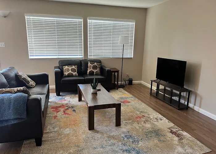 Serene 2Bed 1Bath Condo With Parking