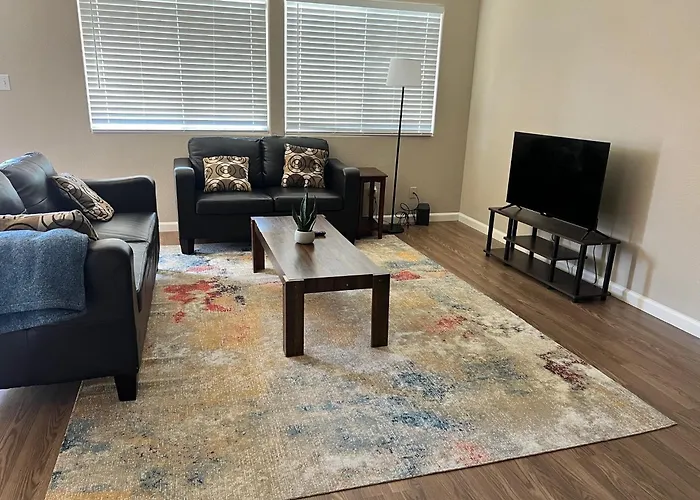 Serene 2Bed 1Bath Condo With Parking