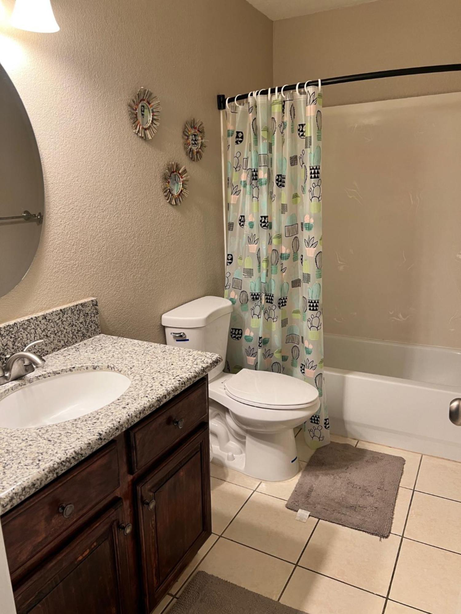 Serene 2bed 1bath With Parking Apartment Fresno