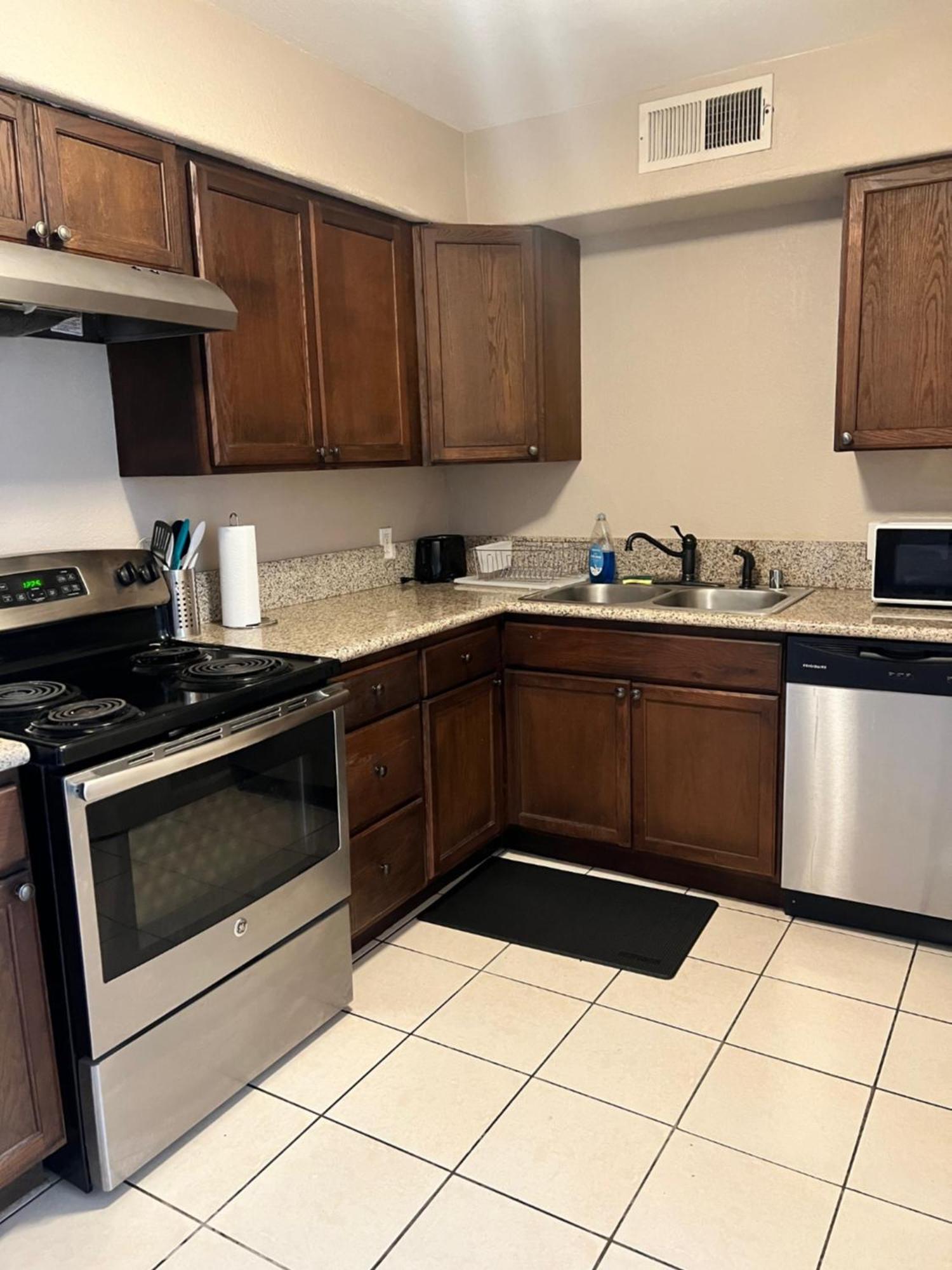 Serene 2bed 1bath With Parking Apartment *